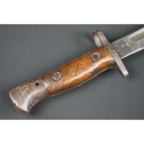 195 - A British 1907 Pattern bayonet together with scabbard.