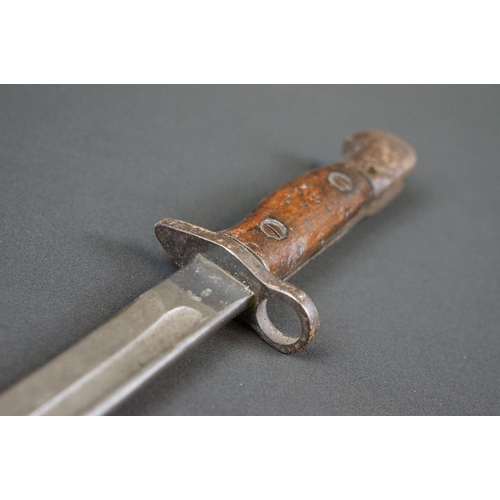 195 - A British 1907 Pattern bayonet together with scabbard.