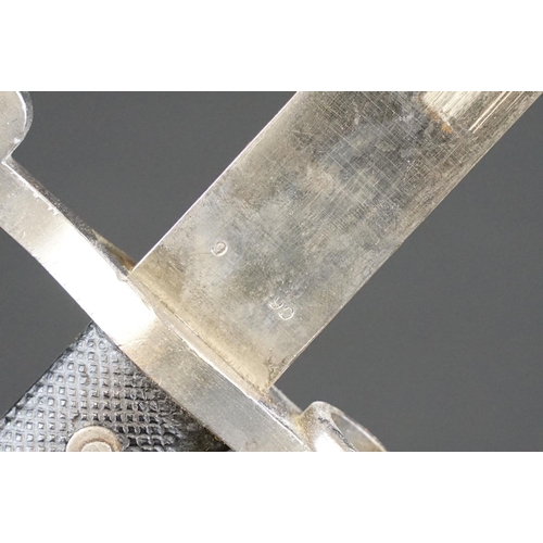 197 - A British bayonet with good clear markings to the blade complete with scabbard and white leather fro... 