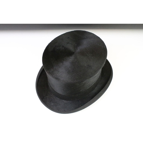 140 - Early 20th Century Scott & Co silk top hat together with a pair of Fownes suede gloves, all housed i... 