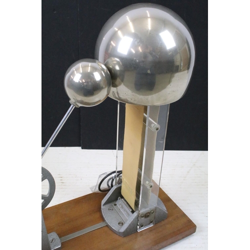 152 - 20th century Van de Graaf generator with crank handle, raised on a rectangular wooden base. Measures... 