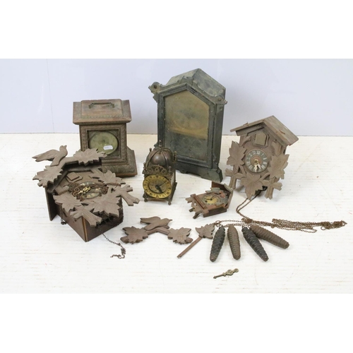 454 - Group of antique clocks to include two black forest cuckoo wall clocks, brass smiths 8 day mantle cl... 