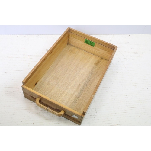 658 - Artist field easel and plant box, 19cm high x 49cm long x 30.5cm deep