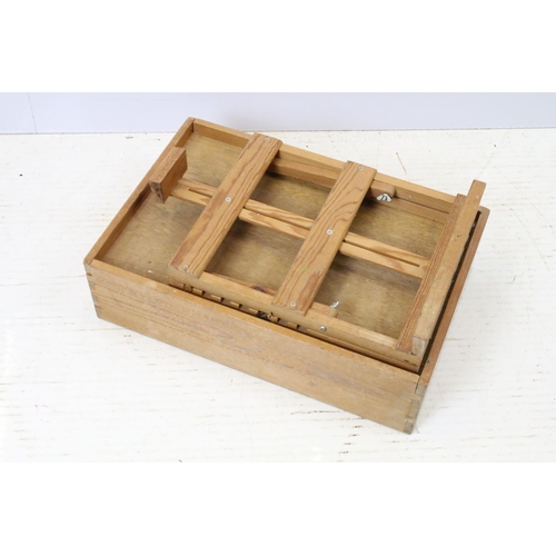 658 - Artist field easel and plant box, 19cm high x 49cm long x 30.5cm deep