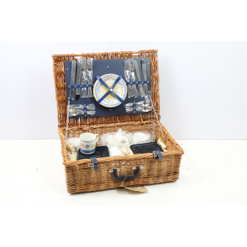672 - Wicker picnic hamper containing a four piece place setting