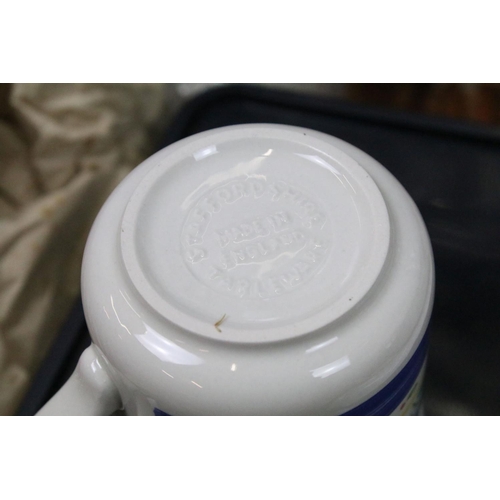 672 - Wicker picnic hamper containing a four piece place setting