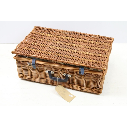 672 - Wicker picnic hamper containing a four piece place setting