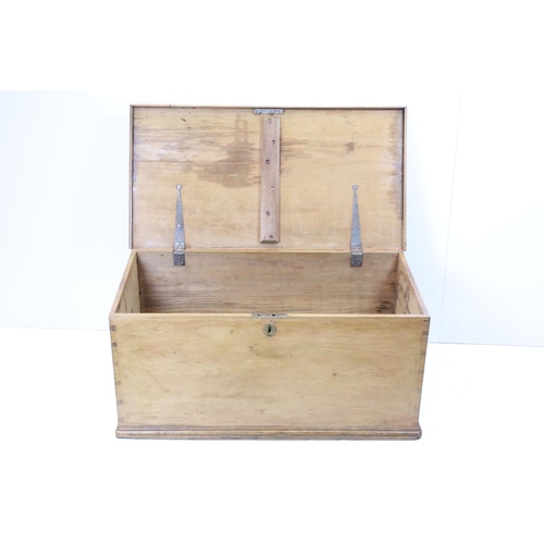 698 - Victorian pine blanket box, 40cm high x 86cm wide x 45cm deep