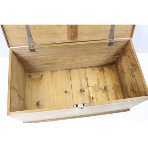 698 - Victorian pine blanket box, 40cm high x 86cm wide x 45cm deep