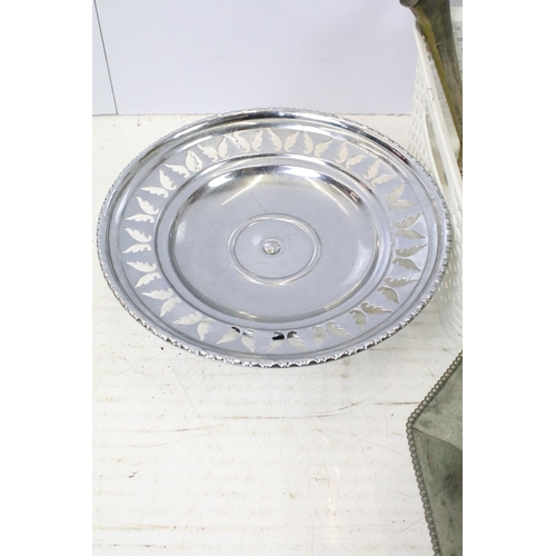 175 - Quantity of silver plated ware, to include: Mappin & Webb Prince's Plate circular tray