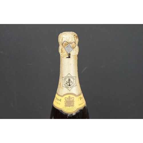 183 - A bottle of 1947 Veuve Clicquot Ponsardin Champagne. Measures 27cm tall.