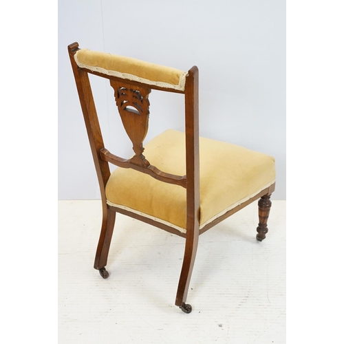 702 - Edwardian mahogany low chair, with pierced inlaid splat back, on turned tapering legs and castors, 7... 