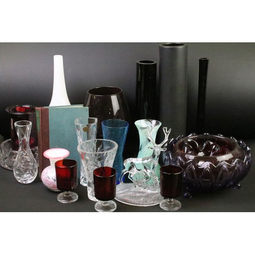 102 - Assorted 20th Century glass to include Caithness (unmarked), Mdina, Chzech glass, cased glass vases,... 