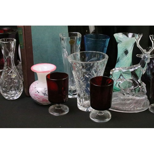 102 - Assorted 20th Century glass to include Caithness (unmarked), Mdina, Chzech glass, cased glass vases,... 