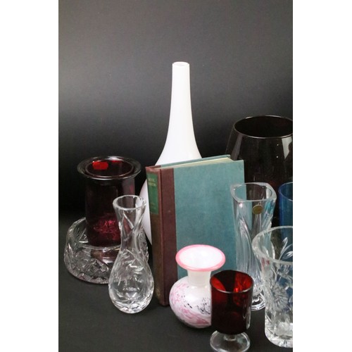 102 - Assorted 20th Century glass to include Caithness (unmarked), Mdina, Chzech glass, cased glass vases,... 