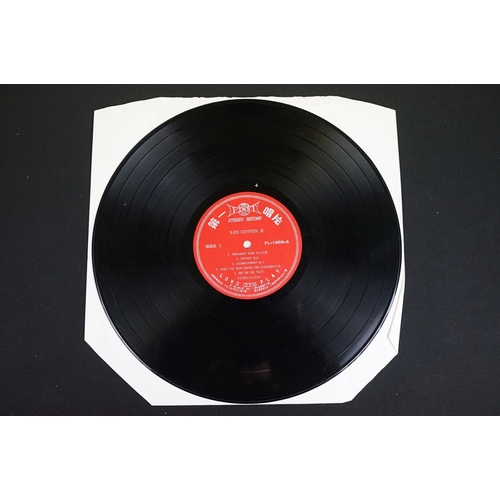 121 - Vinyl - 2 Taiwanese pressing Led Zeppelin albums to include: Led Zeppelin (1972, 中聲 – CSJ-846) VG / ... 