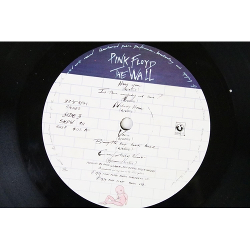 138 - Vinyl - Pink Floyd The Wall on Harvest SHDW 4111/2.  Card inners with thumb notch, non-stickered sle... 