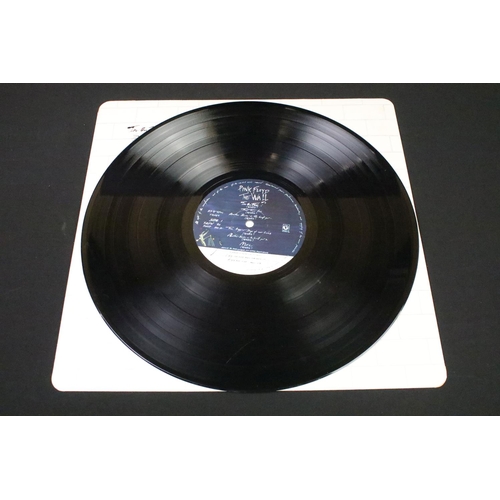 138 - Vinyl - Pink Floyd The Wall on Harvest SHDW 4111/2.  Card inners with thumb notch, non-stickered sle... 