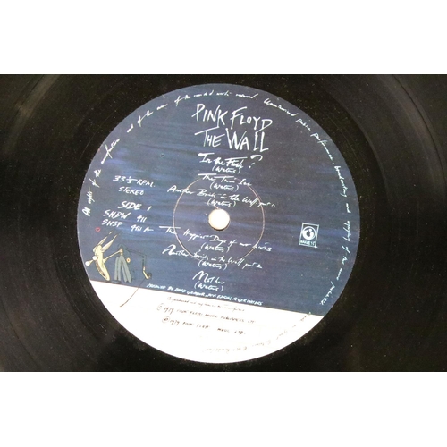 138 - Vinyl - Pink Floyd The Wall on Harvest SHDW 4111/2.  Card inners with thumb notch, non-stickered sle... 