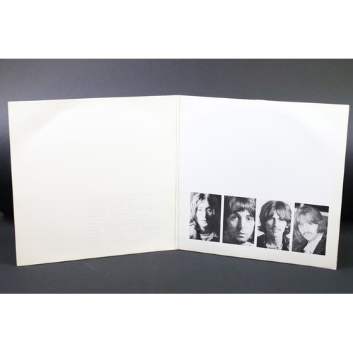 150 - Vinyl - The Beatles White Album PCS 7067/8 unnumbered side opener with 4 photos, 1 poster, replaceme... 