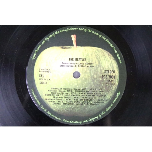 150 - Vinyl - The Beatles White Album PCS 7067/8 unnumbered side opener with 4 photos, 1 poster, replaceme... 