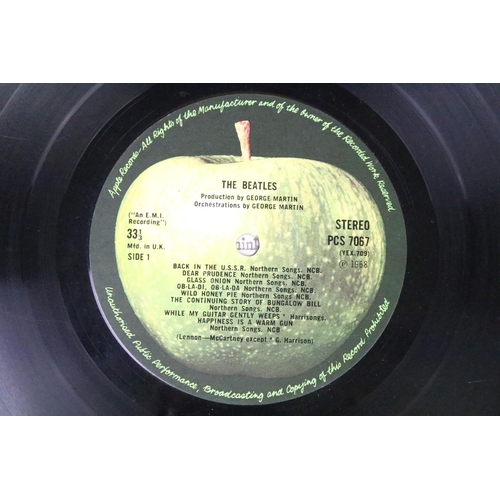 150 - Vinyl - The Beatles White Album PCS 7067/8 unnumbered side opener with 4 photos, 1 poster, replaceme... 