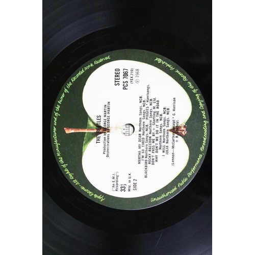 150 - Vinyl - The Beatles White Album PCS 7067/8 unnumbered side opener with 4 photos, 1 poster, replaceme... 