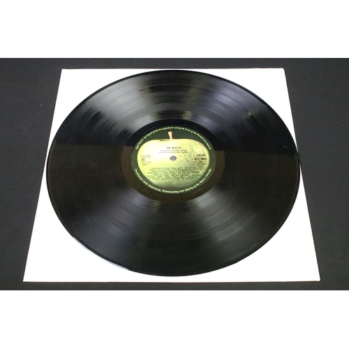 150 - Vinyl - The Beatles White Album PCS 7067/8 unnumbered side opener with 4 photos, 1 poster, replaceme... 