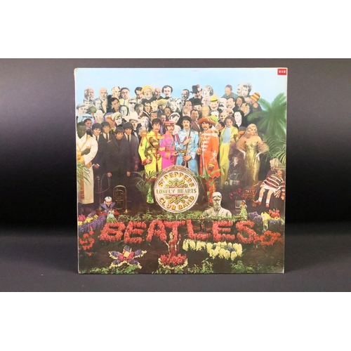 181 - Vinyl - 3 UK mono pressing copies of The Beatles Sgt. Pepper's Lonely Hearts Club Band on Parlophone... 