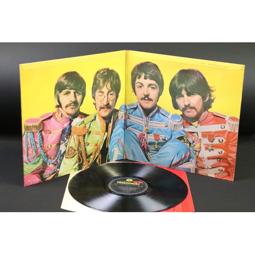 181 - Vinyl - 3 UK mono pressing copies of The Beatles Sgt. Pepper's Lonely Hearts Club Band on Parlophone... 