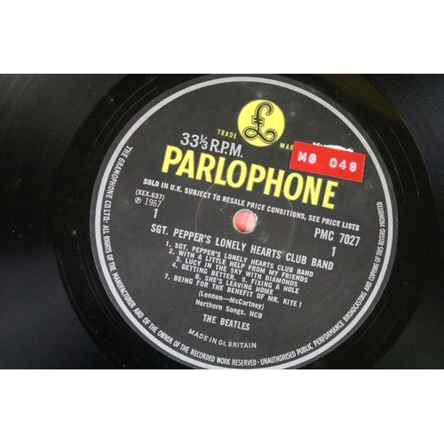 181 - Vinyl - 3 UK mono pressing copies of The Beatles Sgt. Pepper's Lonely Hearts Club Band on Parlophone... 