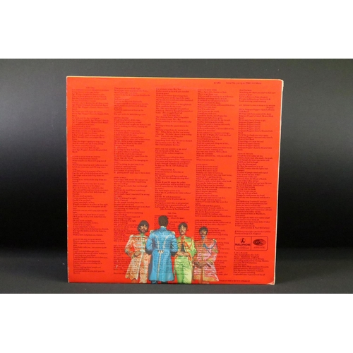 181 - Vinyl - 3 UK mono pressing copies of The Beatles Sgt. Pepper's Lonely Hearts Club Band on Parlophone... 