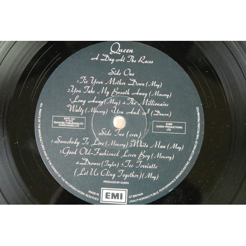 500 - Vinyl - 4 original UK Queen LPs to include Sheer Heart Attack, News of The World, A Day At The Races... 