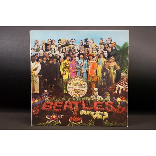 10 - Vinyl - The Beatles Sgt Pepper's Lonely Hearts Club Band LP on Parlophone Records PMC 7027. Original... 