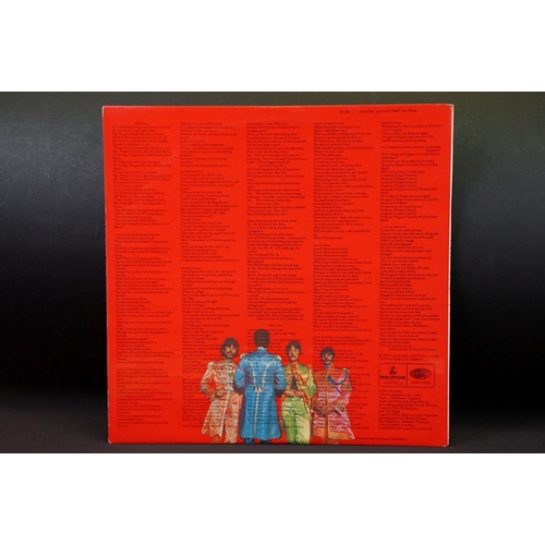 10 - Vinyl - The Beatles Sgt Pepper's Lonely Hearts Club Band LP on Parlophone Records PMC 7027. Original... 