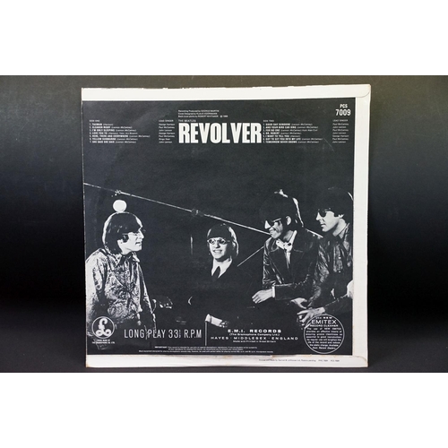 9 - Vinyl - The Beatles Revolver. Original UK 1969 Stereo pressing LP on Parlophone Records PCS 7009. On... 