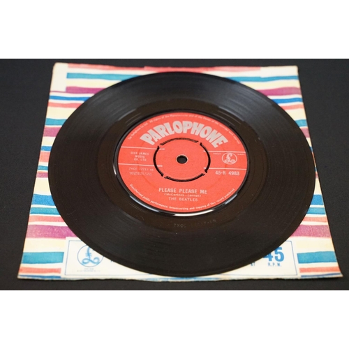 99 - Vinyl - 2 original UK 1st pressing singles by The Beatles to include: Love Me Do (red Parlophone lab... 