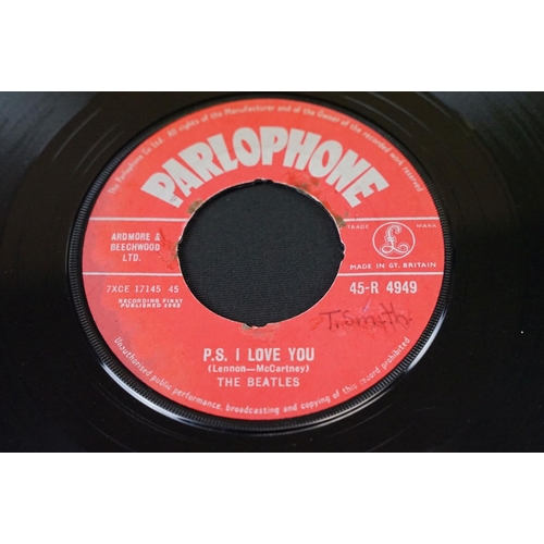 99 - Vinyl - 2 original UK 1st pressing singles by The Beatles to include: Love Me Do (red Parlophone lab... 