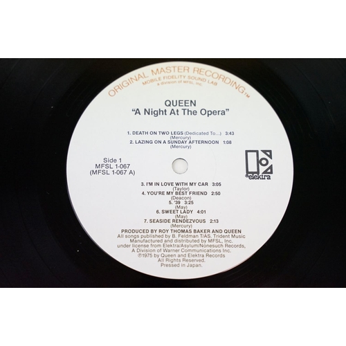 33 - Vinyl - Queen A Night At The Opera. Original US 1982 Original Master Recording LP, with gatefold pri... 