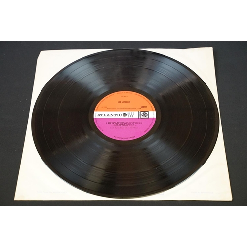 39 - Vinyl - Led Zeppelin self titled original UK 1969 LP on Atlantic 588711. Version 6 with plum labels,... 