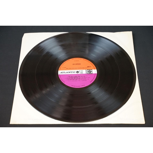 39 - Vinyl - Led Zeppelin self titled original UK 1969 LP on Atlantic 588711. Version 6 with plum labels,... 