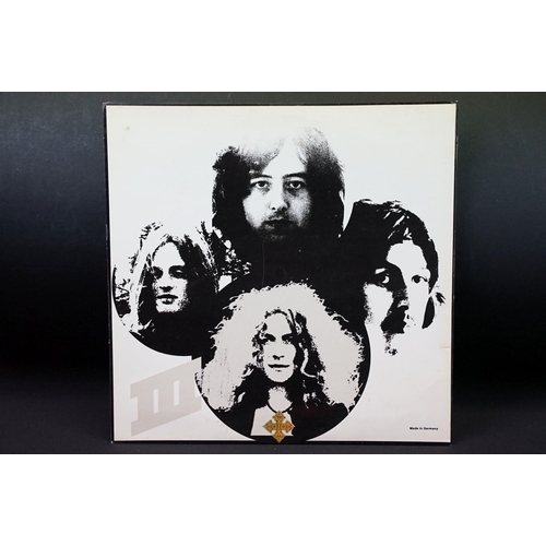 42 - Vinyl - 2 original UK pressing Led Zeppelin albums to include: Led Zeppelin II (UK 1970 1st pressing... 