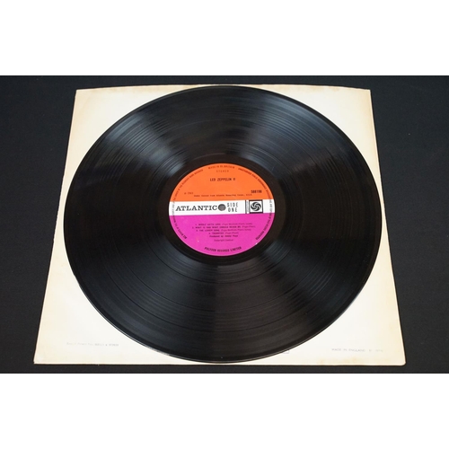 44 - Vinyl - Led Zeppelin II LP on Atlantic Records 588198.  Plum labels, Copyright Control and the misty... 