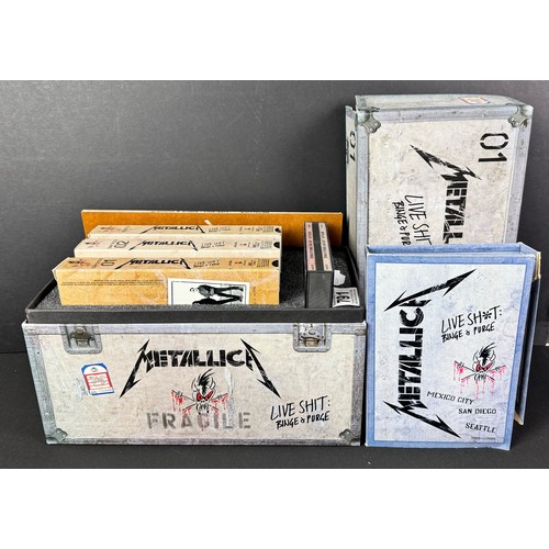 791 - CDs - Boxed Metallica Live Sh*t: Binge & Purge 1993/94 2 CD & 3 VHS Box Set, all complete (Lid hinge... 