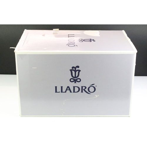 39 - Boxed Lladro 'I Love You Truly / Baile de Boda' porcelain figure group of a dancing couple, no. 0152... 