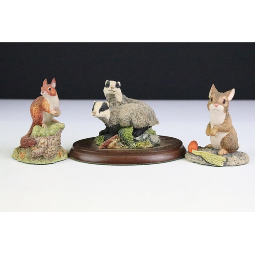 104 - Collection of resin animal figures / figure groups, mainly Border Fine Arts examples, featuring Bord... 