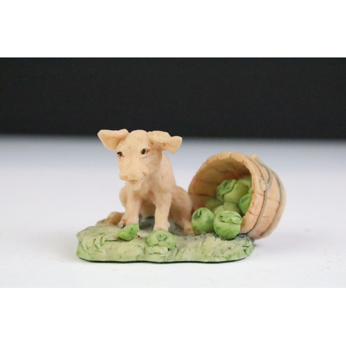 104 - Collection of resin animal figures / figure groups, mainly Border Fine Arts examples, featuring Bord... 