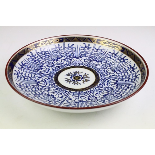 108 - Late 18th / early 19th century Worcester 'Royal Lily' pattern circular dish with underglaze blue and... 