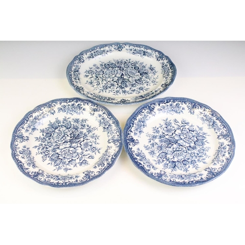 135 - Group of blue & white plates & dishes, 19th century onwards, to include a Wedgwood Asiatic Pheasants... 