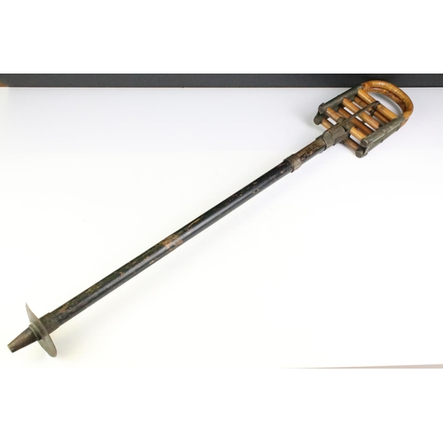 136 - Vintage W Thornhill & Co shooting stick having an ebonised wooden column with bamboo top and 'The Be... 